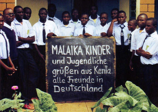 Grüße von den Kindern und Jugendlichen aus Malaika Grüße von den Kindern und Jugendlichen aus Malaika