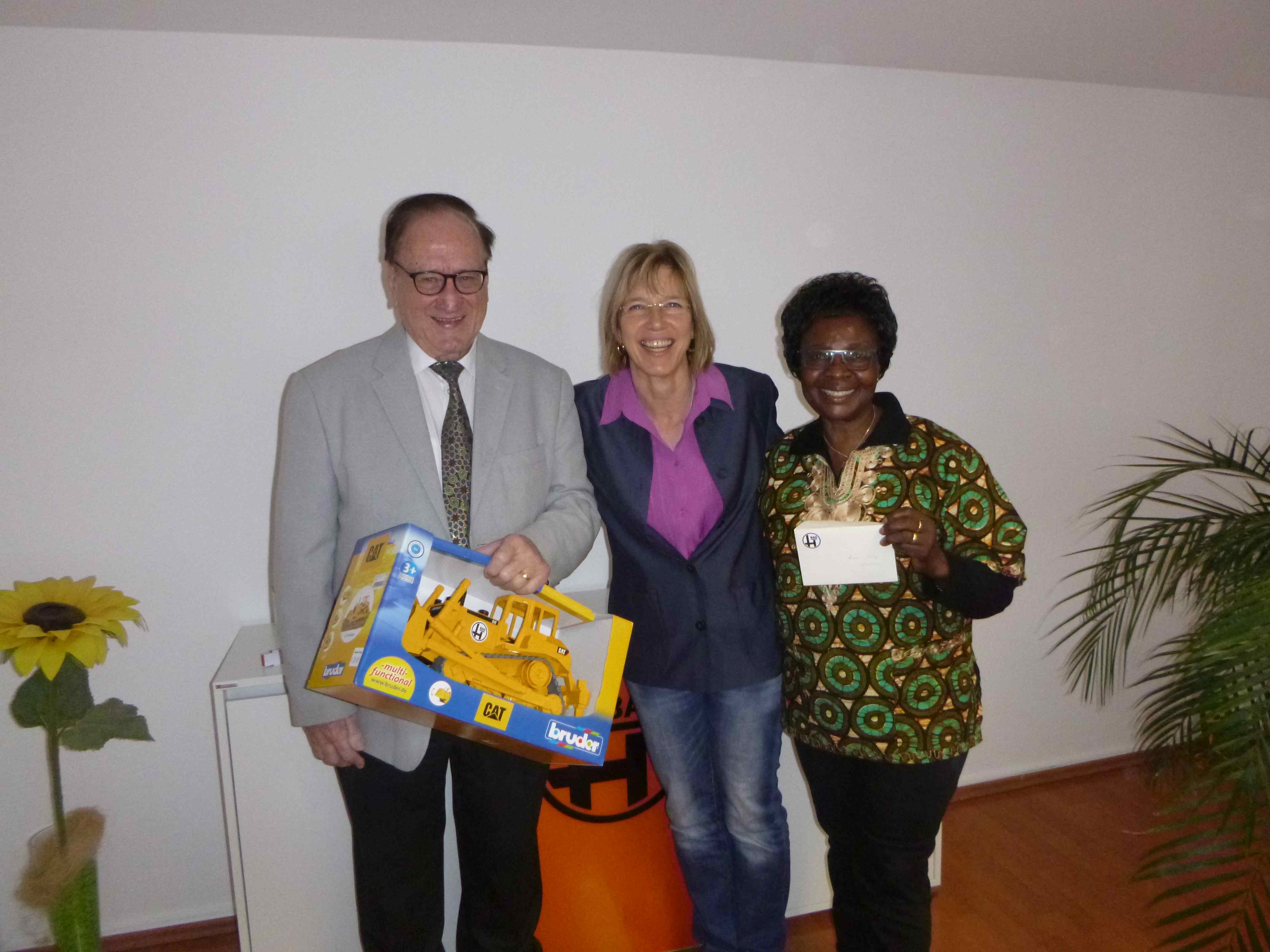 Spenden�bergabe - Bild 1