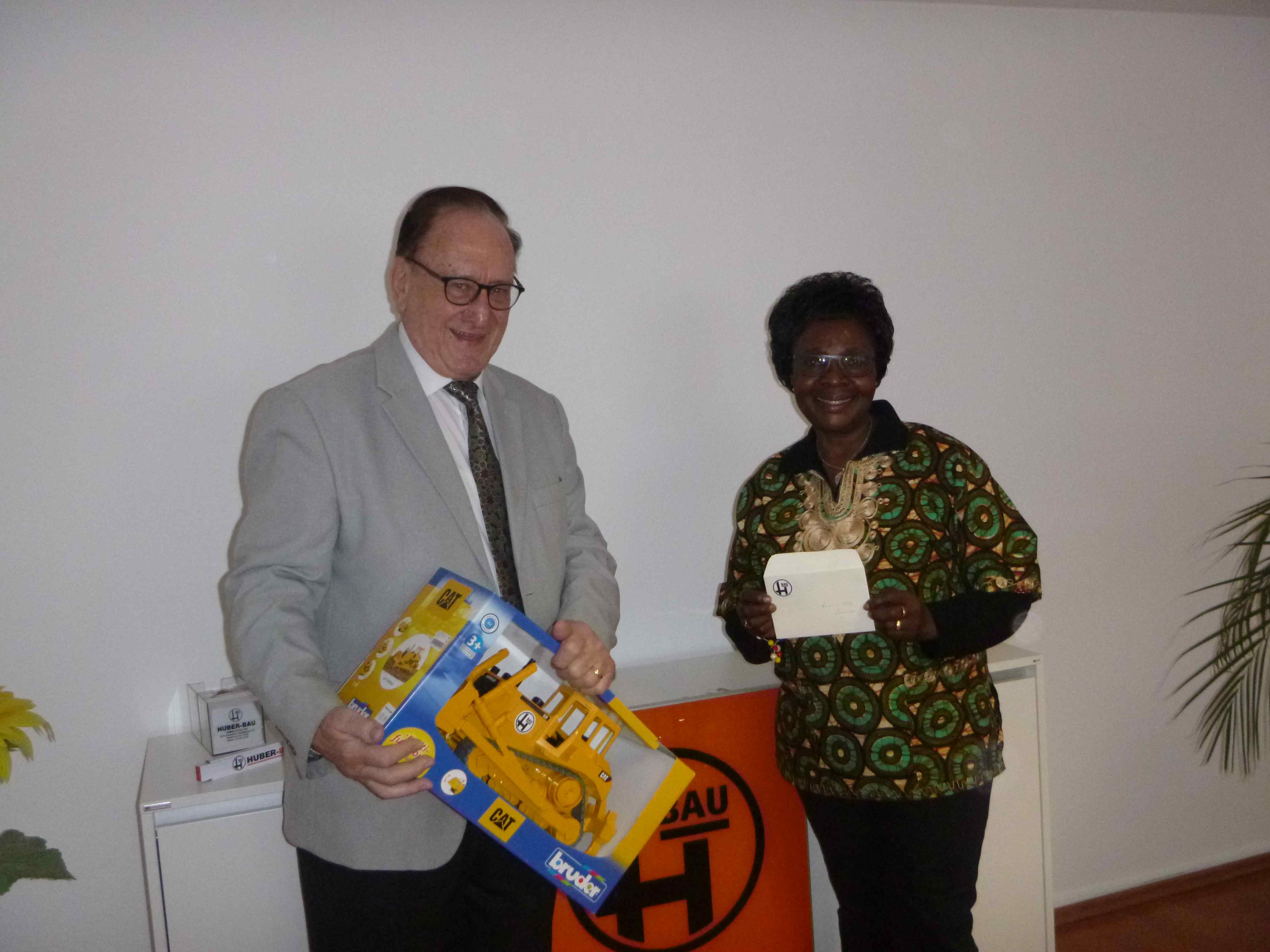 Spenden�bergabe - Bild 2