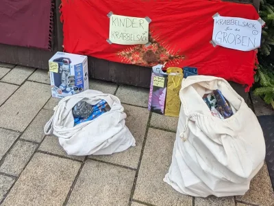 Krabbelsack mit Geschenken