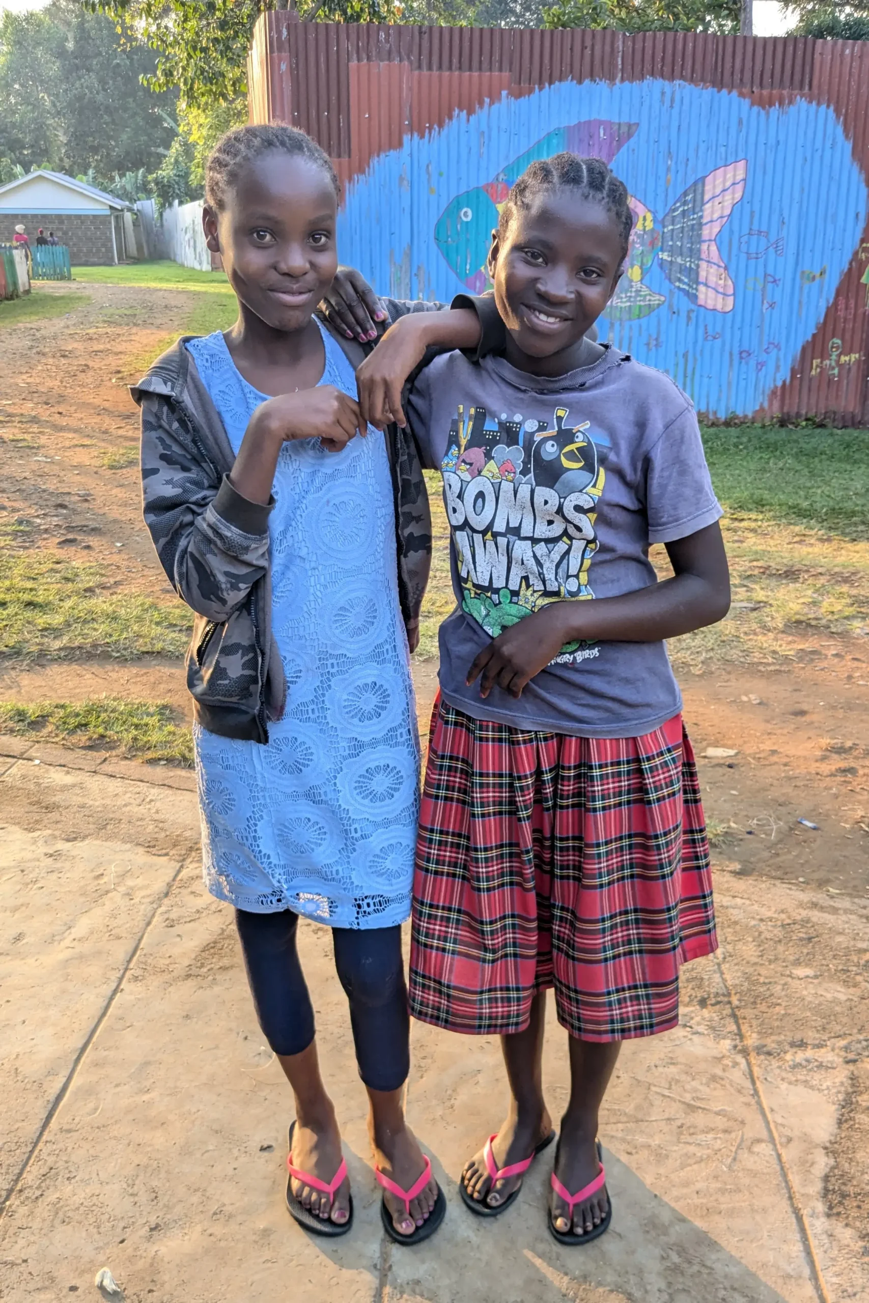 Joy mit Freundin in Malaika
