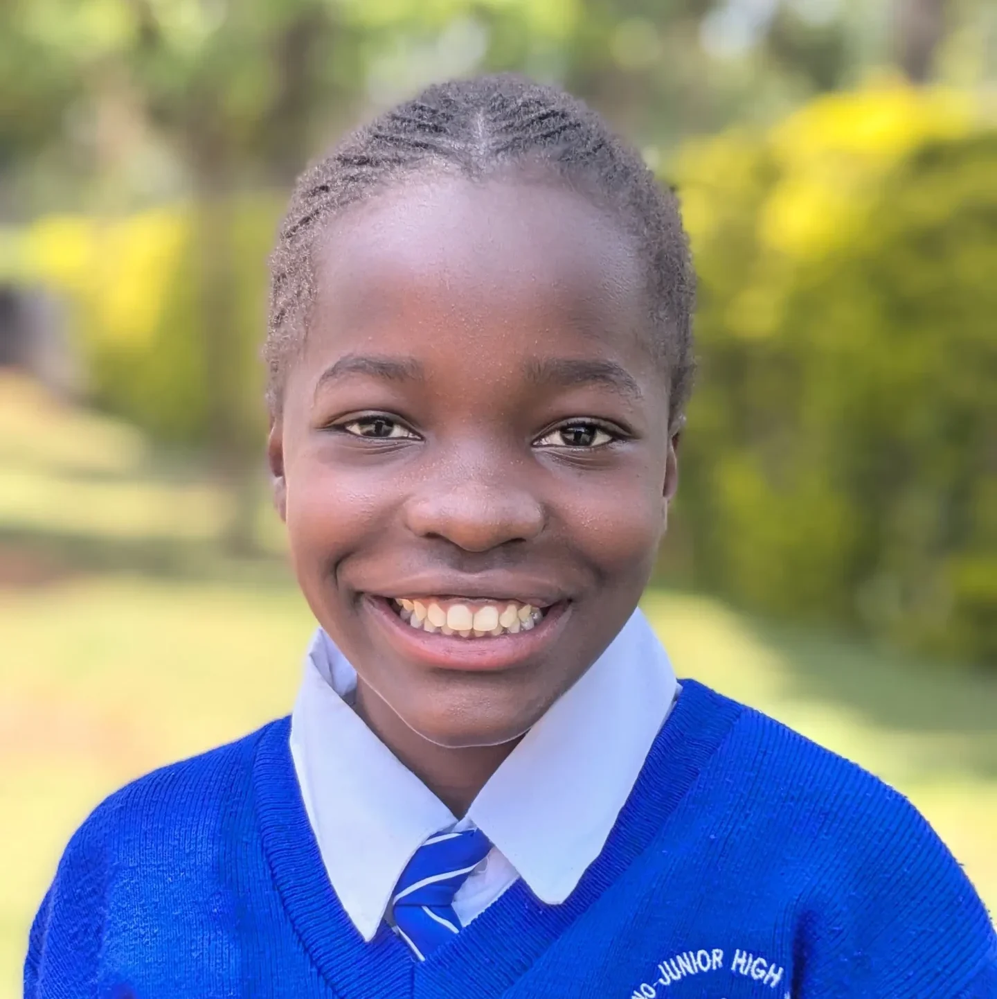 Portrait Malaika Kind in Schuluniform