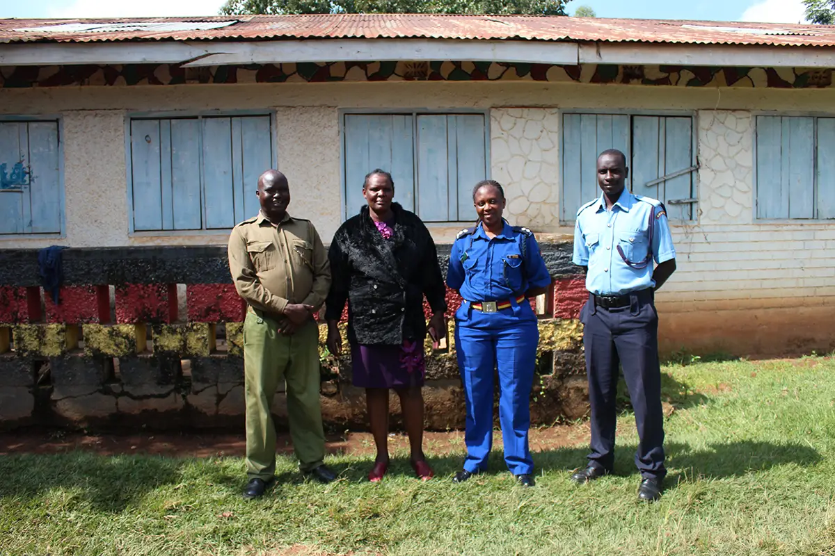 Die Chefin und Mitarbeitende der Malaika Police Station