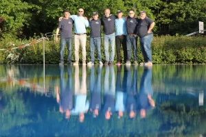 Bad Komagnie Band am Schwimmbad